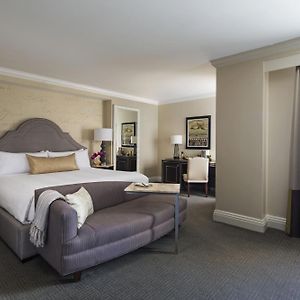 One-Bedroom King Suite